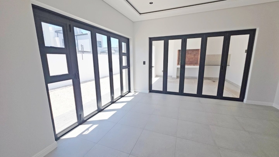 4 Bedroom Property for Sale in Sandown Western Cape